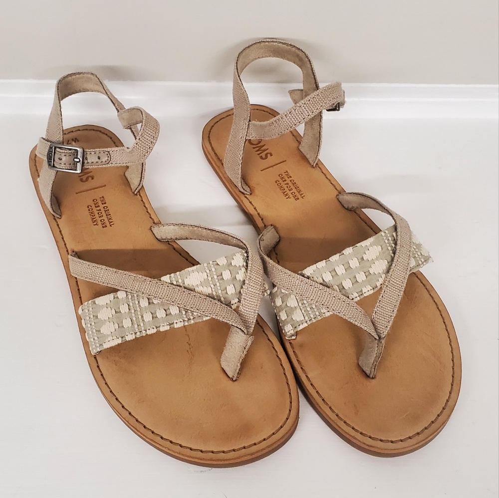 Woman's TOMS scrappy sandal size W7